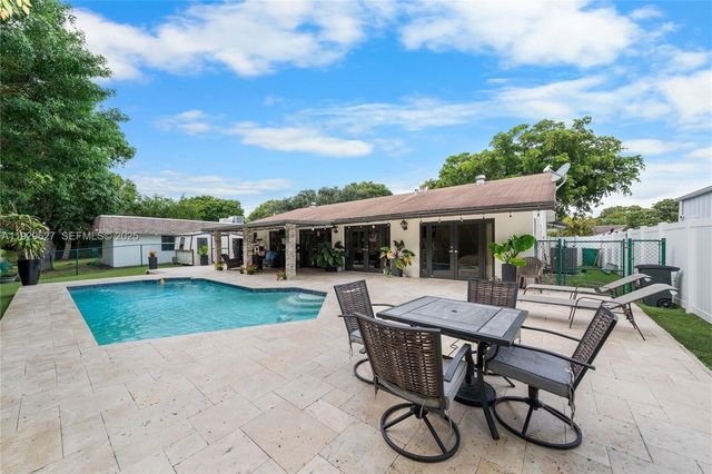 10446 SW 52nd St, Cooper City, FL 33328