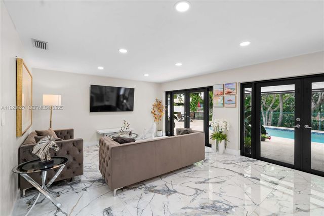 10446 SW 52nd St, Cooper City, FL 33328