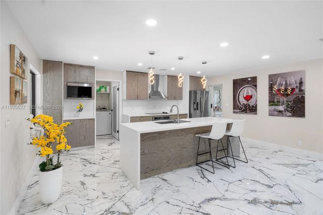 10446 SW 52nd St, Cooper City, FL 33328