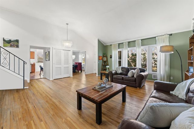 14 Baylor Circle, White Plains, NY 10605