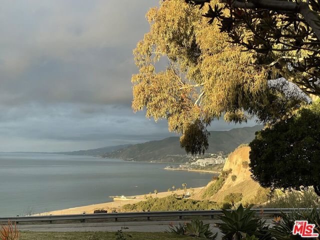 15221 Via De Las Olas, Pacific Palisades (los Angeles), CA 90272