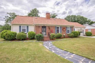 916 Forestview Dr, Colonial Heights, VA 23834