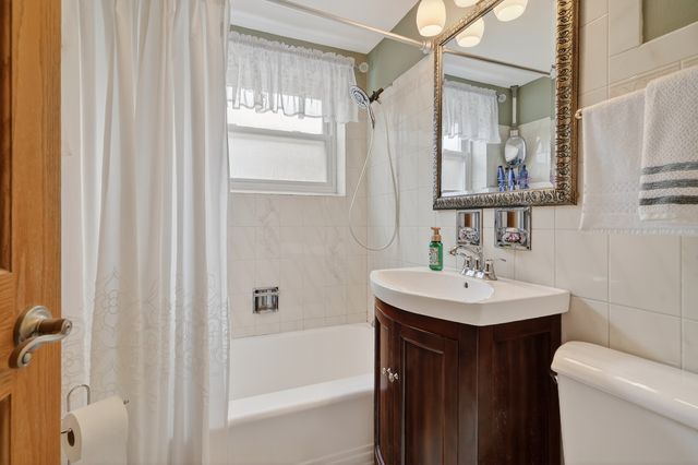 5723 S Melvina Avenue, Chicago, IL 60638