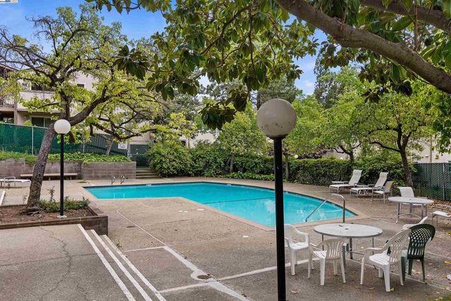 385 Camelback Rd 2, Pleasant Hill, CA 94523