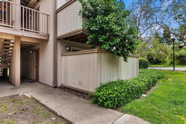 385 Camelback Rd 2, Pleasant Hill, CA 94523
