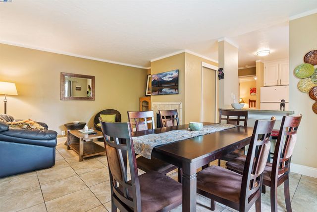 385 Camelback Rd 2, Pleasant Hill, CA 94523