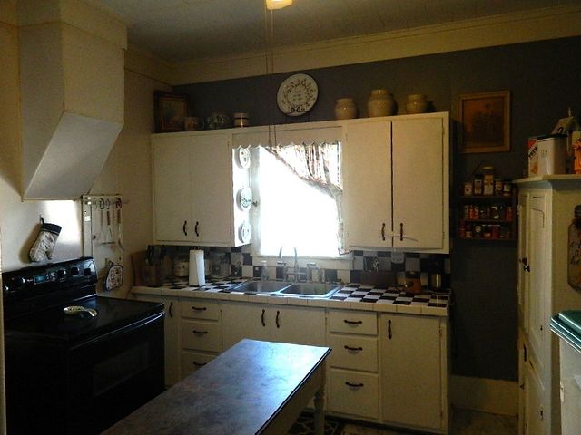 300 S Mock Street, Prairie Grove, AR 72753