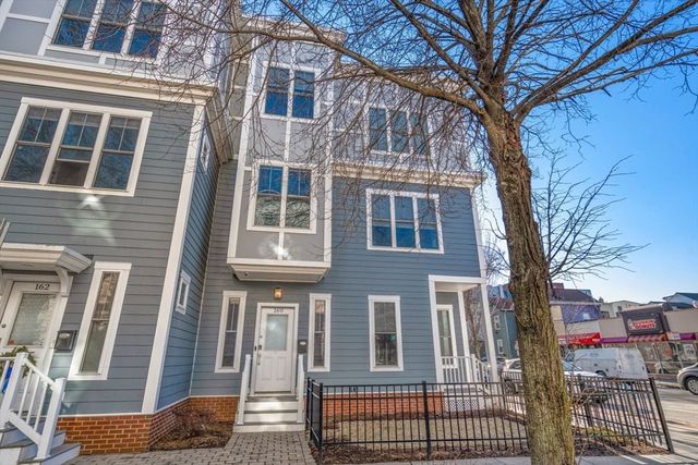162 Clark Street TH, Cambridge, MA 02139