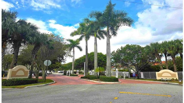 1169 Golden Lakes Boulevard 1122, West Palm Beach, FL 33411