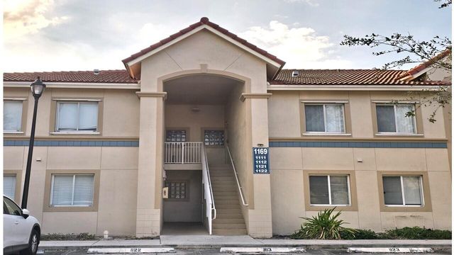 1169 Golden Lakes Boulevard 1122, West Palm Beach, FL 33411