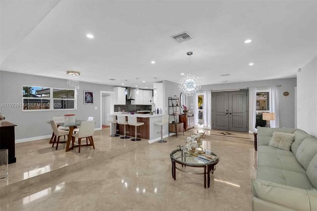 461 NE 115th St, Miami, FL 33161