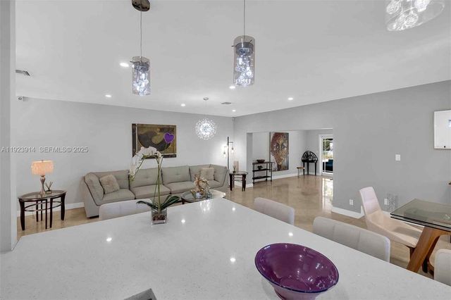 461 NE 115th St, Miami, FL 33161