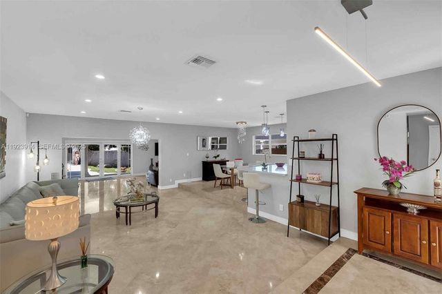 461 NE 115th St, Miami, FL 33161