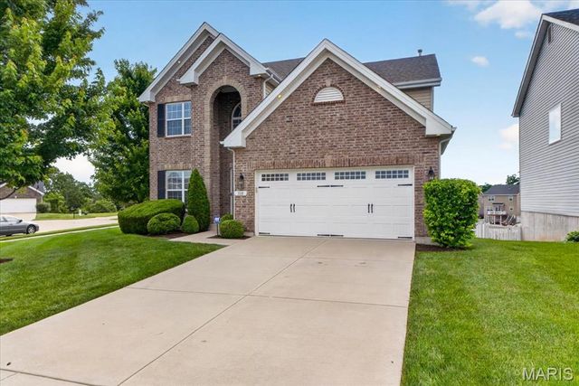 332 Pecan Bluffs Drive, Wentzville, MO 63385