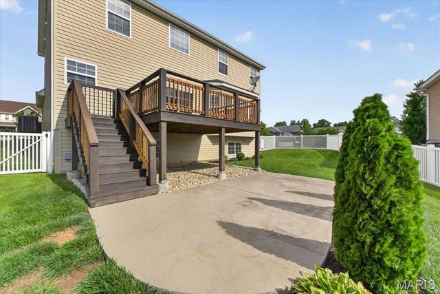 332 Pecan Bluffs Drive, Wentzville, MO 63385