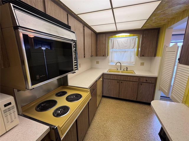 5555 GULF BOULEVARD 312, St Petersburg, FL 33706