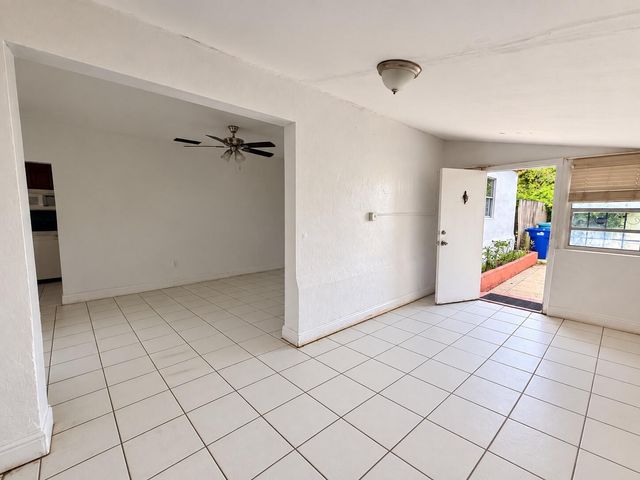 445 NE 163RD Street, Miami, FL 33162