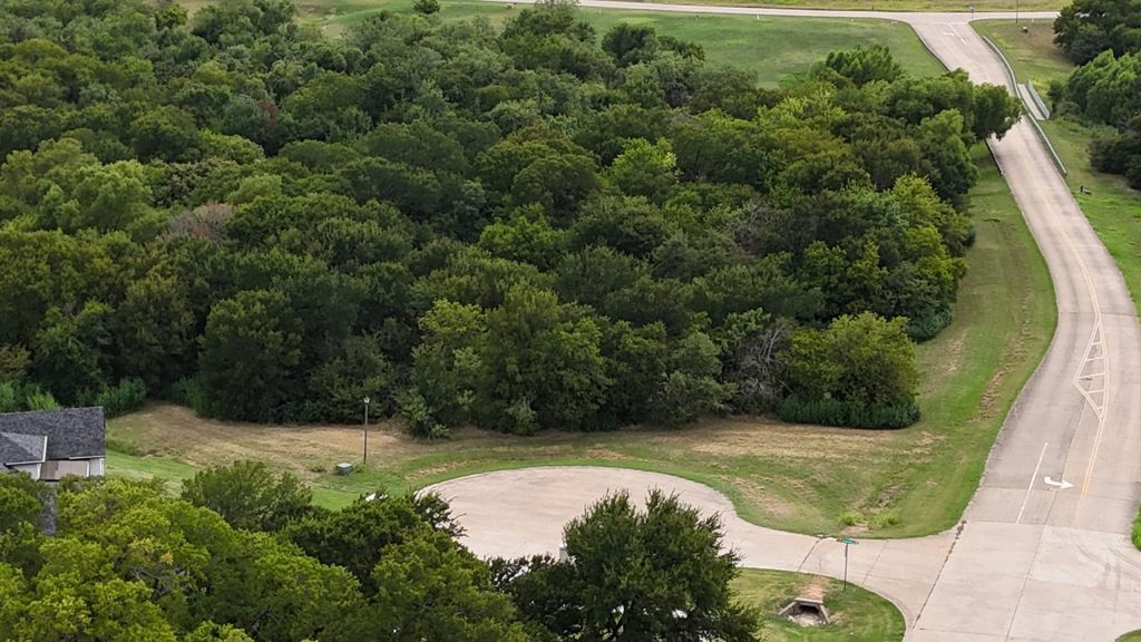 1103 Glen Eagles Drive, Grand Prairie, TX 75104
