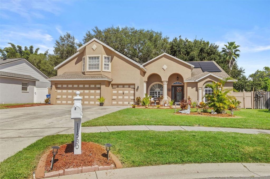 Image 2 of property listing at 11530 ANDY DRIVE, Riverview, FL 33569