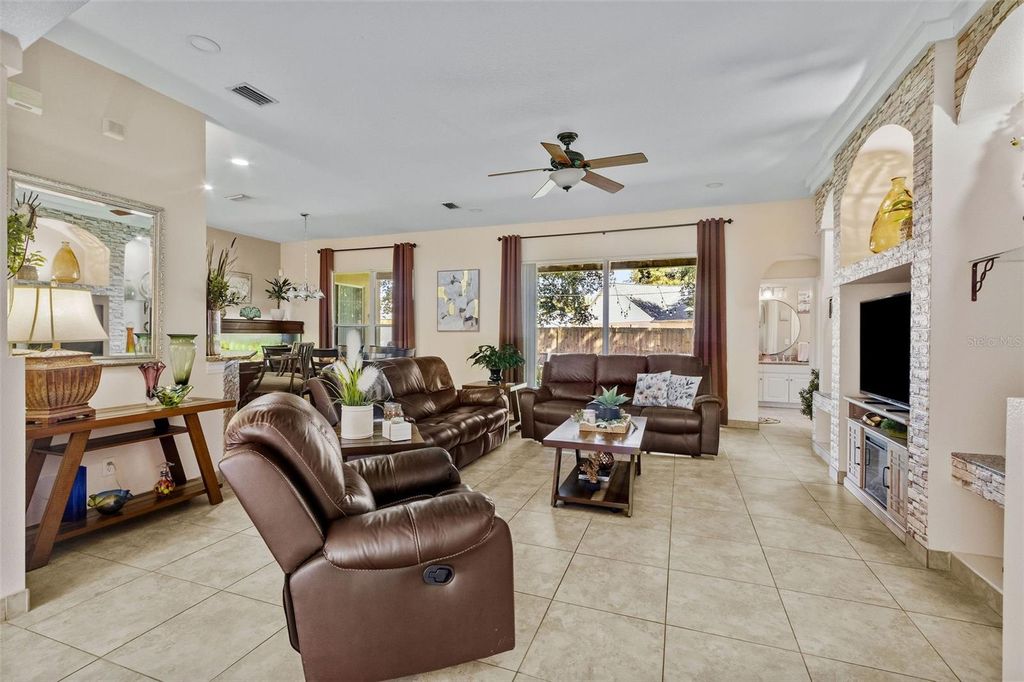 Image 19 of property listing at 11530 ANDY DRIVE, Riverview, FL 33569