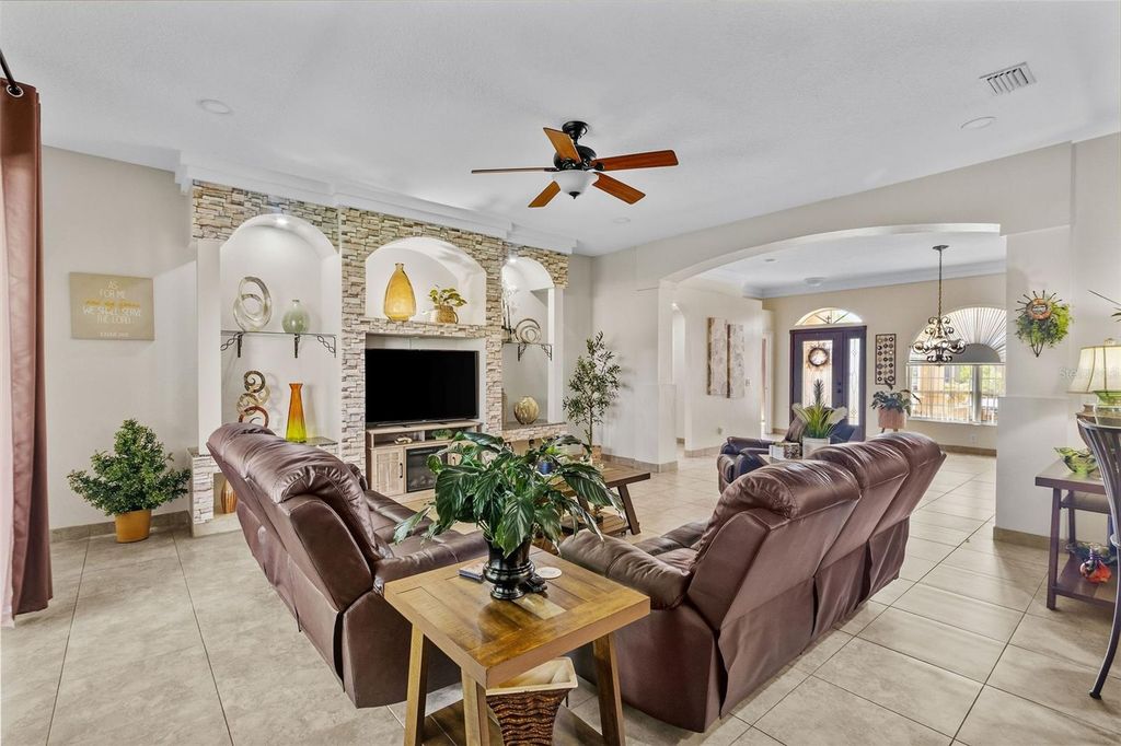 Image 24 of property listing at 11530 ANDY DRIVE, Riverview, FL 33569