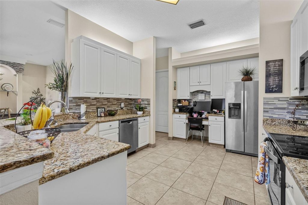 Image 27 of property listing at 11530 ANDY DRIVE, Riverview, FL 33569