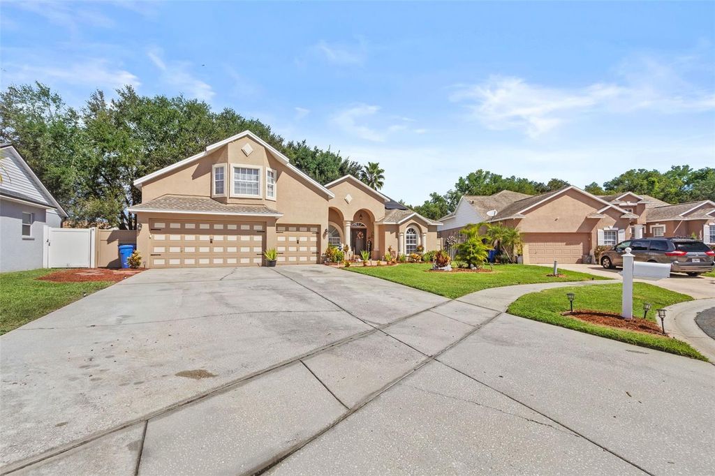 Image 4 of property listing at 11530 ANDY DRIVE, Riverview, FL 33569