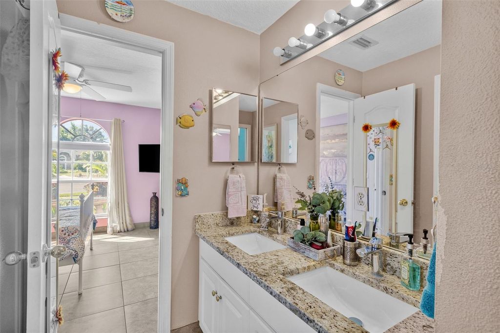 Image 44 of property listing at 11530 ANDY DRIVE, Riverview, FL 33569