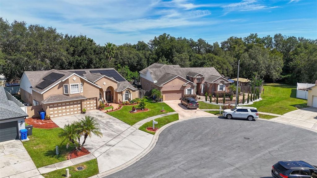 Image 6 of property listing at 11530 ANDY DRIVE, Riverview, FL 33569