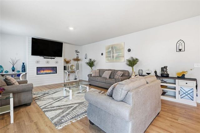 196 Summit Pointe Drive, Dallas, GA 30132