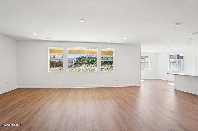 4040 Saddle Drive, Palmdale, CA 93551