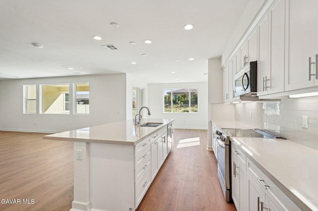 4040 Saddle Drive, Palmdale, CA 93551