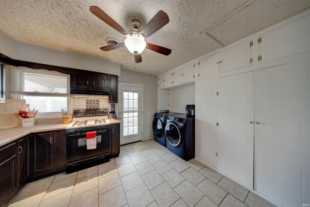 525 W Mill Road, Evansville, IN 47710