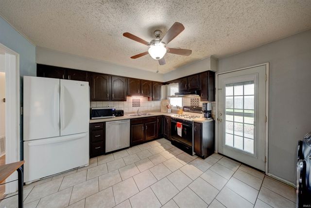 525 W Mill Road, Evansville, IN 47710