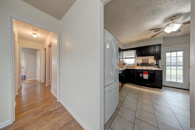 525 W Mill Road, Evansville, IN 47710