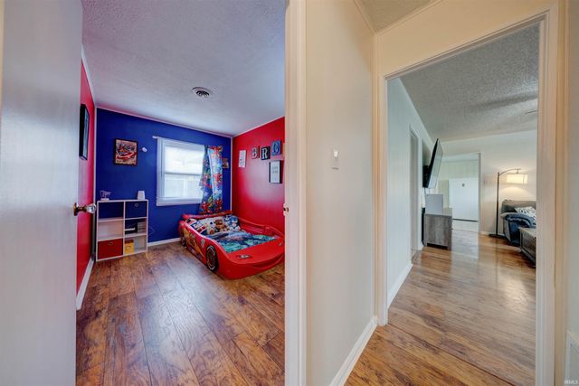 525 W Mill Road, Evansville, IN 47710