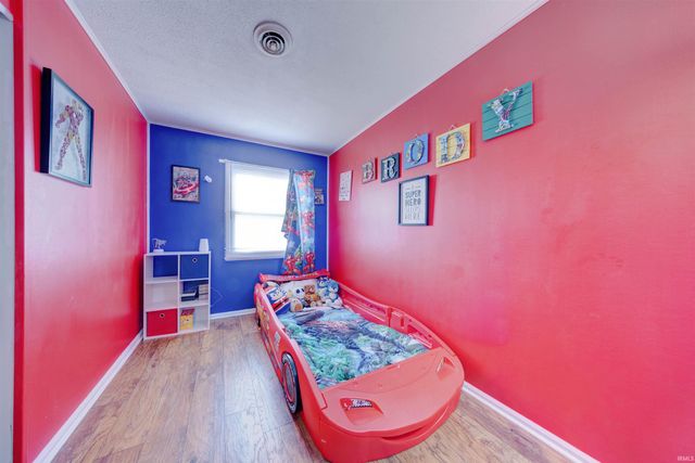 525 W Mill Road, Evansville, IN 47710