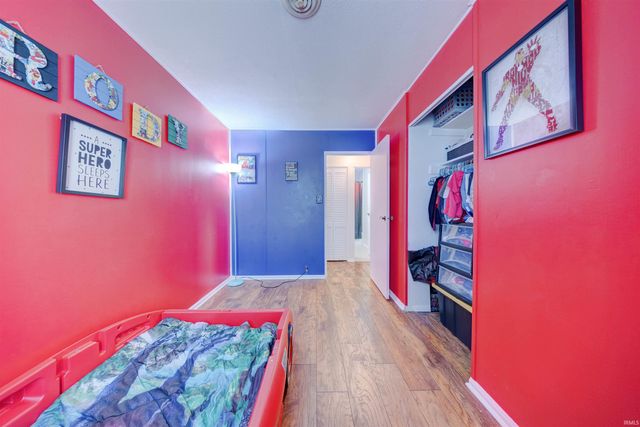 525 W Mill Road, Evansville, IN 47710