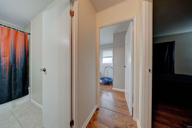 525 W Mill Road, Evansville, IN 47710