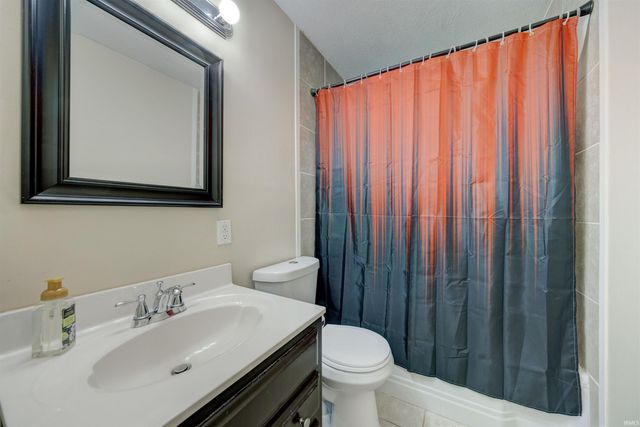 525 W Mill Road, Evansville, IN 47710