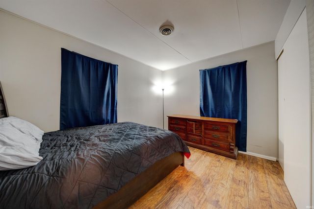 525 W Mill Road, Evansville, IN 47710