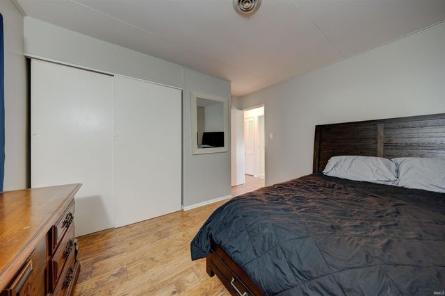 525 W Mill Road, Evansville, IN 47710