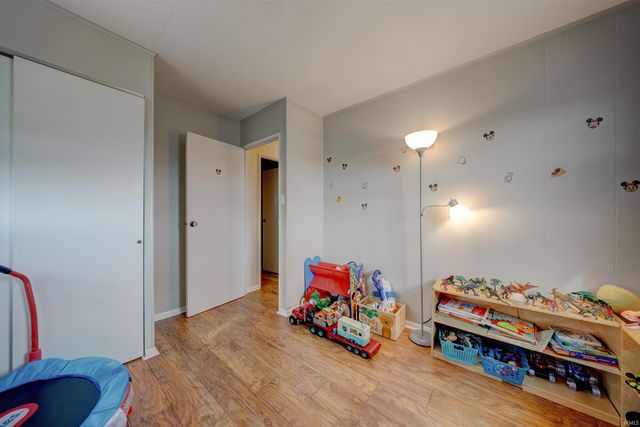 525 W Mill Road, Evansville, IN 47710