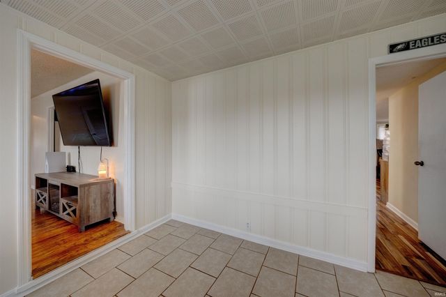 525 W Mill Road, Evansville, IN 47710