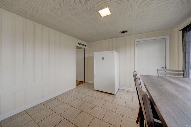 525 W Mill Road, Evansville, IN 47710