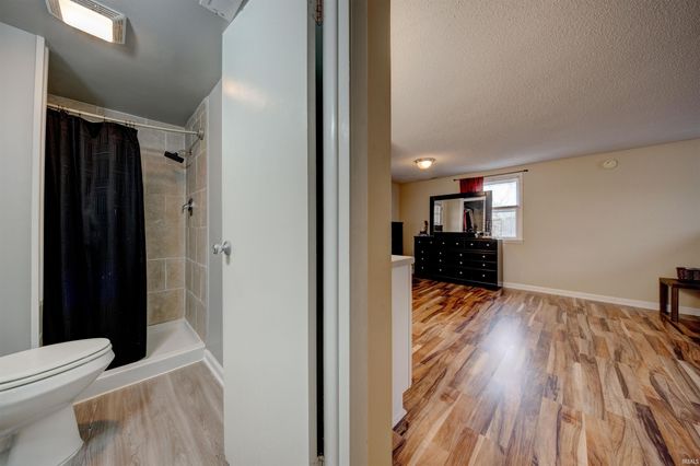 525 W Mill Road, Evansville, IN 47710