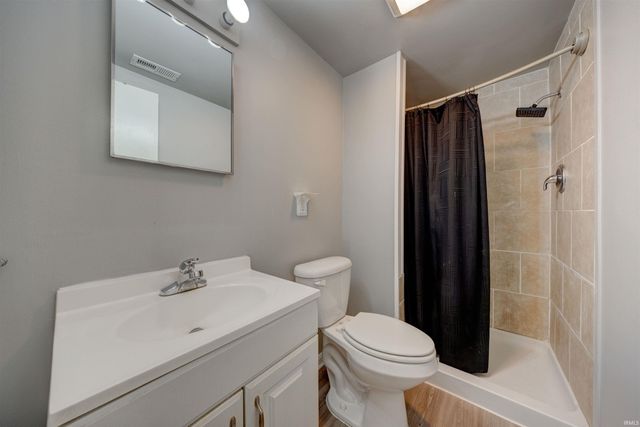 525 W Mill Road, Evansville, IN 47710