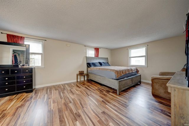 525 W Mill Road, Evansville, IN 47710