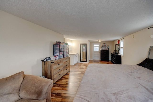 525 W Mill Road, Evansville, IN 47710