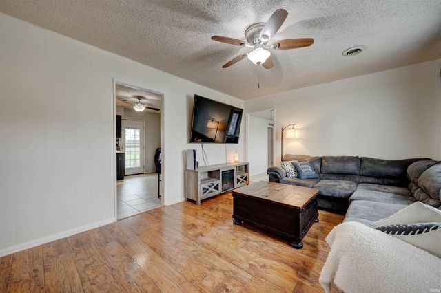 525 W Mill Road, Evansville, IN 47710